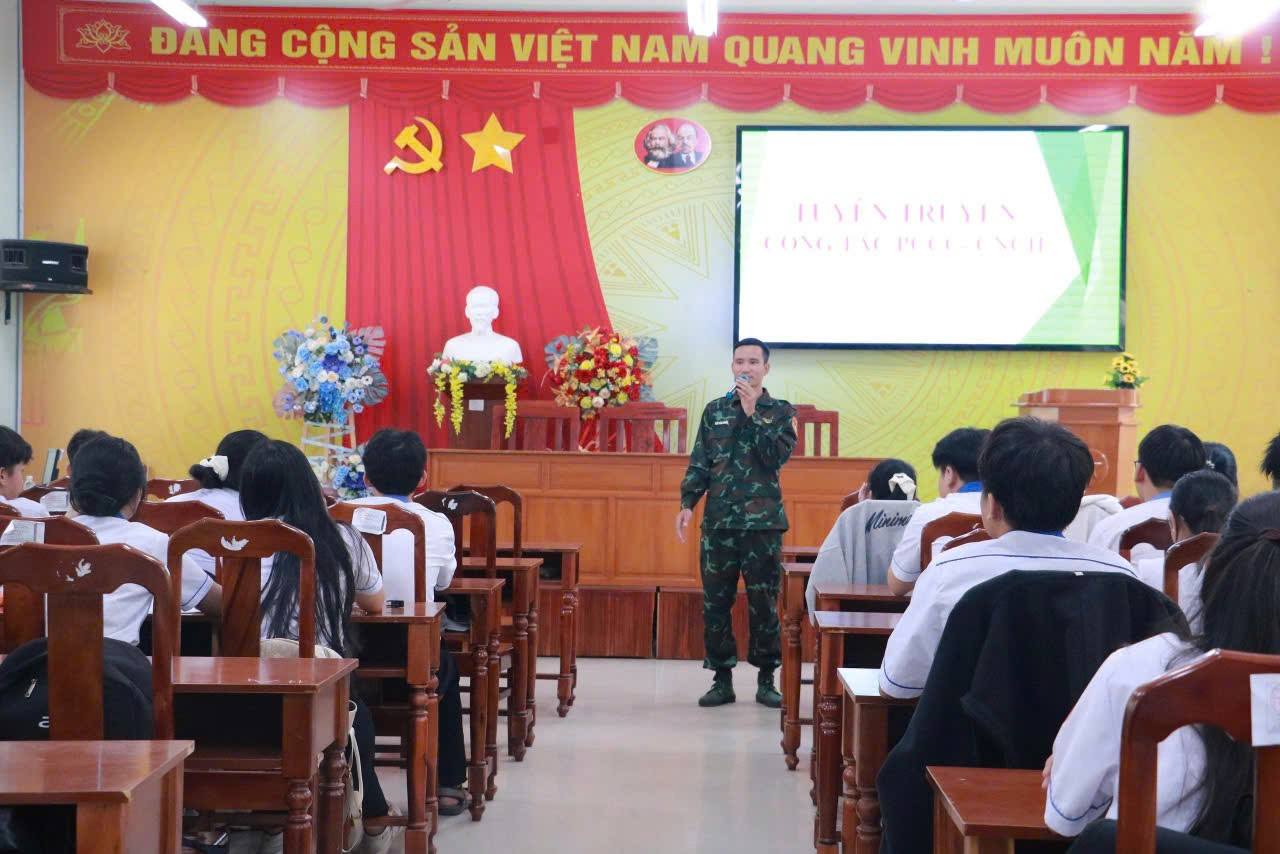 Trường THPT Tánh Linh tổ chức tuyên truyền, tập huấn kỹ năng phòng chống cháy nổ cho học sinh